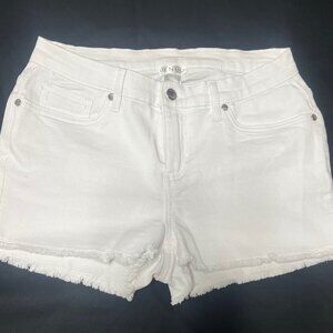 White Shorts, Venus, Size 6, cut-off, (98% cotton, 2% elastane)